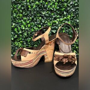 Disco Rosso Camel Floral Embroidery Leather Wedged Sandal Size 6